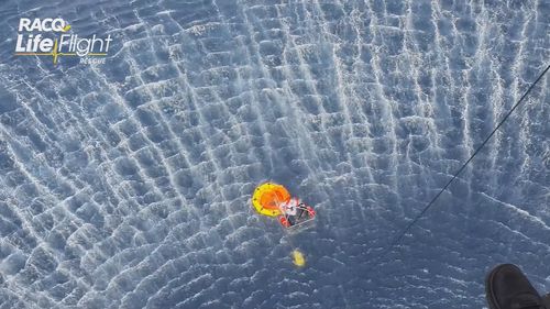 Les sauveteurs de vols de sauvetage ont raconté le soulagement qu'ils ont ressenti lorsqu'ils ont vu les passagers d'un avion léger s'écraser leur donner le "pouces vers le haut" des eaux au large de la Sunshine Coast du Queensland.