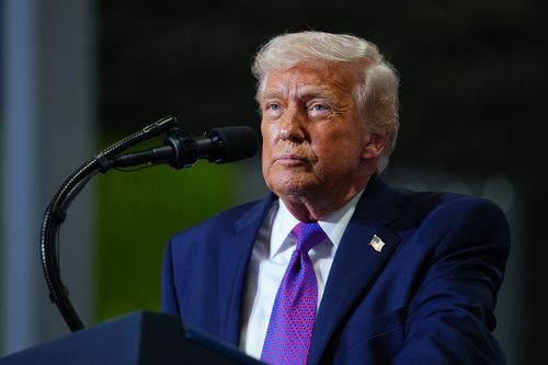 O presidente Donald Trump não deu uma resposta direta sobre as suas intenções no Irão.