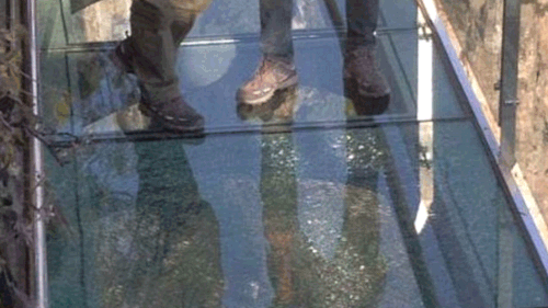 Glass walkway cracks with tourists suspended more than 1000m above the ground
