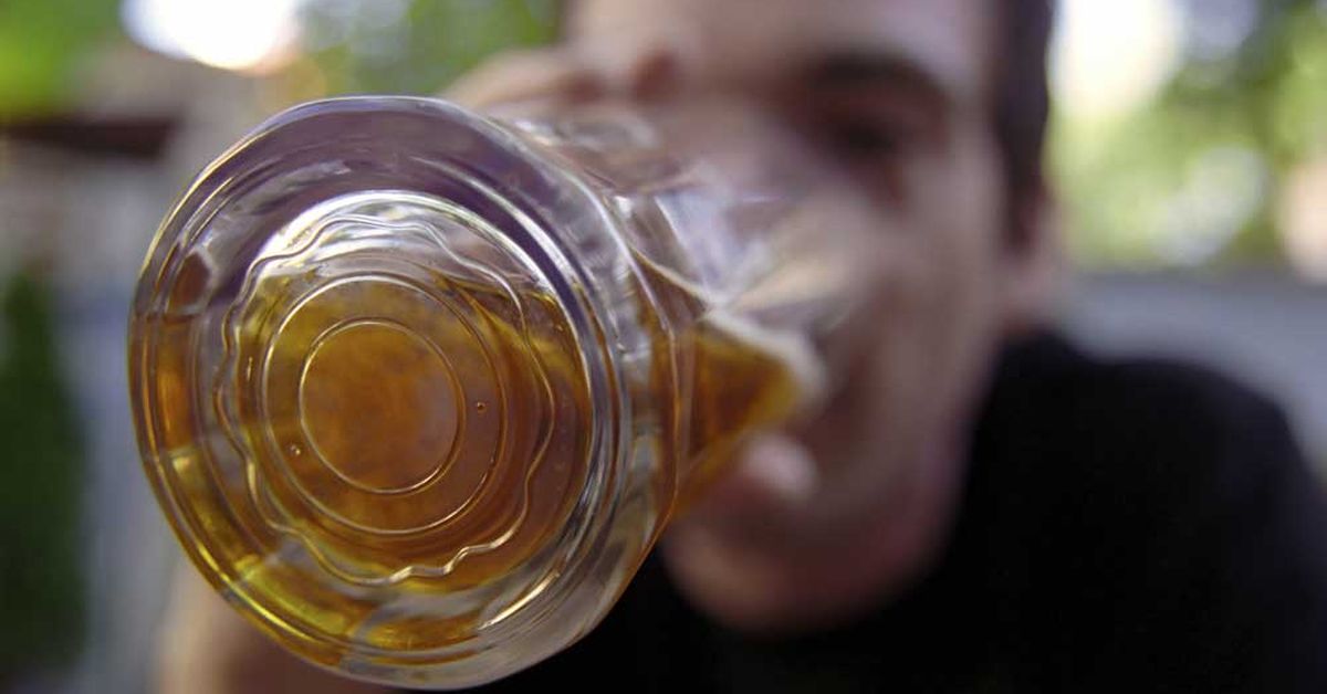 First drink. Бокал пивной Brains. Пивка стаканчик на солнышке.