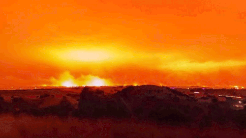 Bushfires seen in Camperdown, Victoria. (Facebook: Hangingpixels Photo Art)