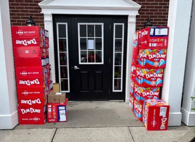 boy orders 70,000 lollipops using mothers credit card to share with friends