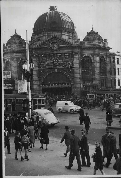 Flinders Street Station, Melbourne: 1947