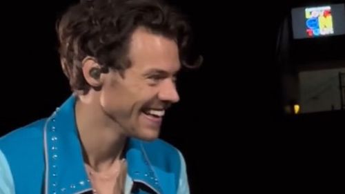 Harry Styles helps fan propose at Melbourne concert during Aussie tour 