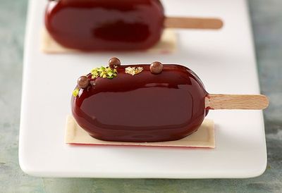 Recipe:&nbsp;<a href="http://kitchen.nine.com.au/2016/05/05/11/28/apple-and-hazelnut-chocolate-popsicle" target="_top">Apple and hazelnut chocolate popsicle<br>
</a>