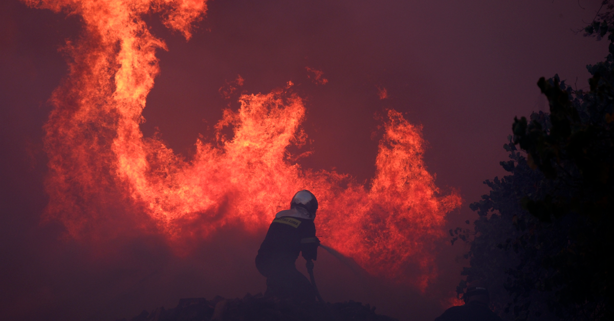 Cadavrul unei femei a fost găsit în mijlocul incendiilor care au măturat Atena