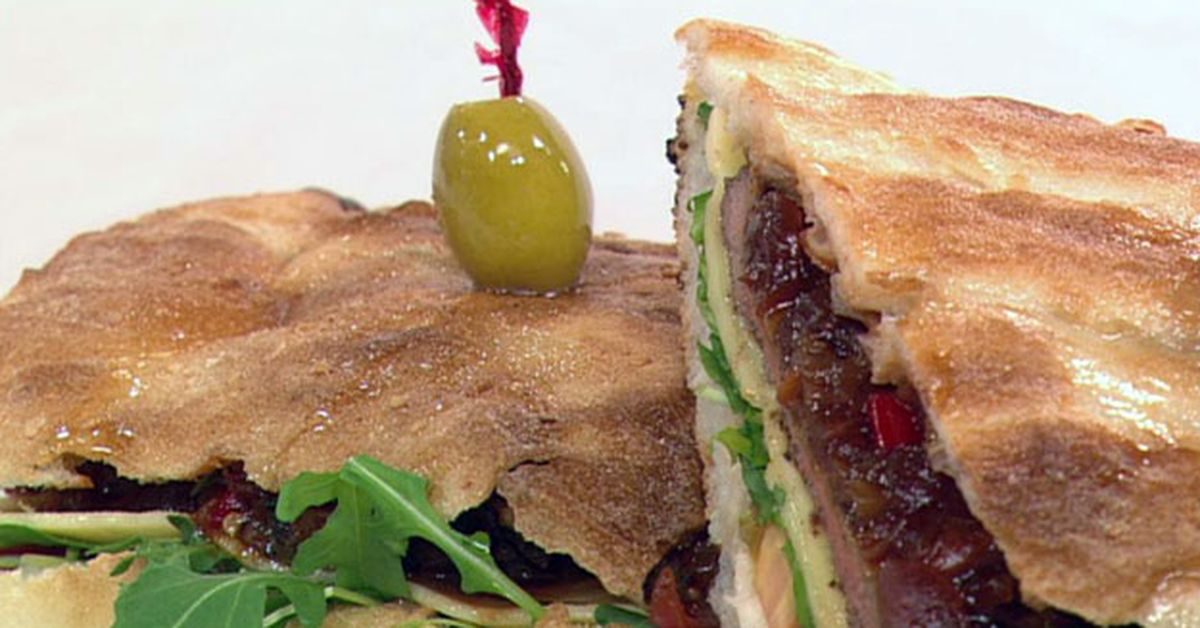 Warm steak sandwich - 9Kitchen