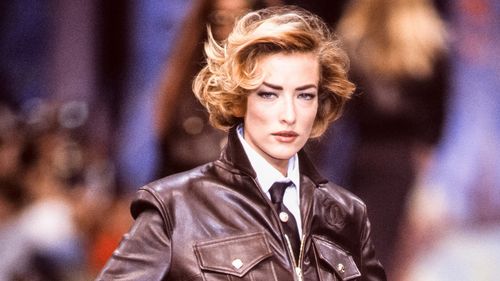 Tatjana Patitz walks the runway at the Chanel Ready to Wear Spring/Summer 1991-1992 fashion show during the Paris Fashion Week in October, 1991 in Paris, France.