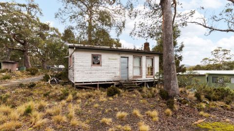 shack sold tiny tasmanian town a tenth cost of a hobart house 