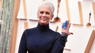 Actor Jamie Lee Curtis honoured the people of Ukraine while walking the Oscarsa red carpet today, showing off a blue ribbon on her finger in support of refugees.