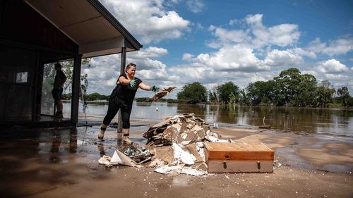 Residents of Wilberforce clean up a house affected by floodwater in the suburb of Wilberforce on March 11, 2022. Residents are beginning to return to their homes across NSW to assess the damage following unprecedented flooding across Australia's east coast. Photo: Flavio Brancaleone/The Sydney Morning Herald