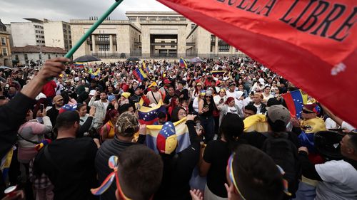 Venezuelans celebrate in Bogotá, Colombia, Saturday, Jan. 3, 2026, after U.S. President Donald Trump announced that U.S. forces had captured Venezuelan President Nicolás Maduro. (AP Photo/Jose Vargas)