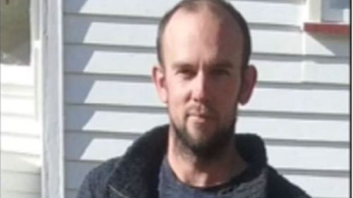 几个月前，父亲和他的三个孩子 Thomas Calame Phillips 在新西兰失踪。