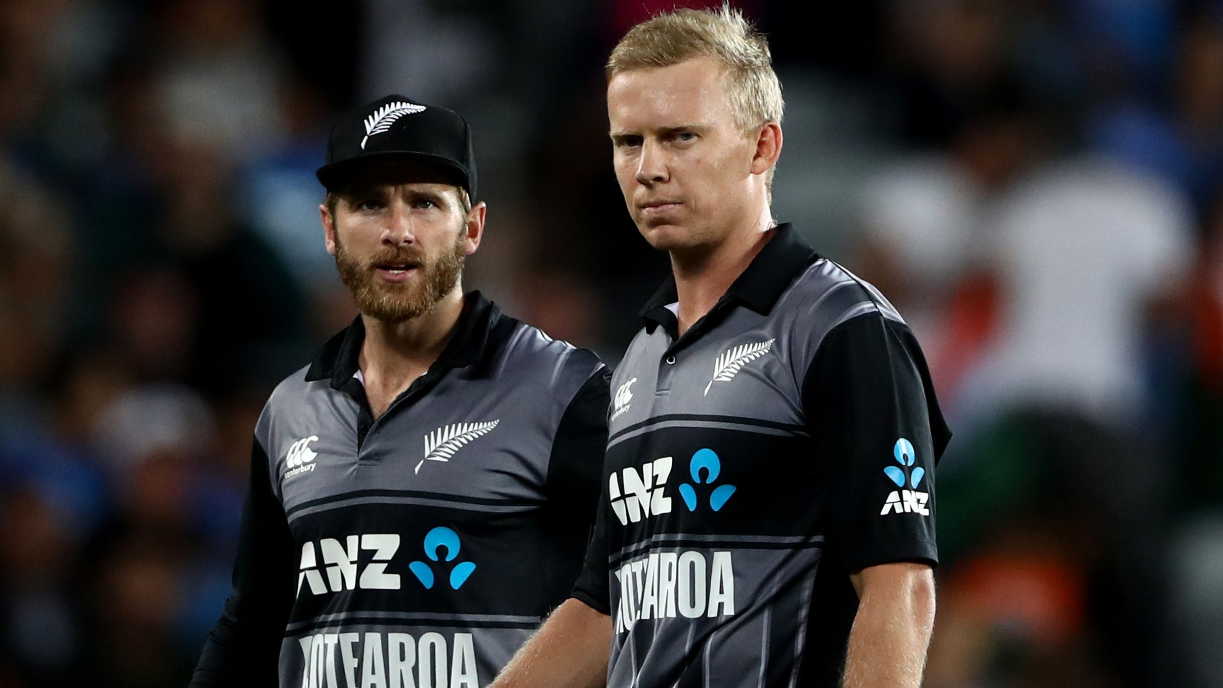 Kane Williamson talks to Scott Kuggeleijn of the Black Caps during an ODI in 2019. (Photo by Hannah Peters/Getty Images)