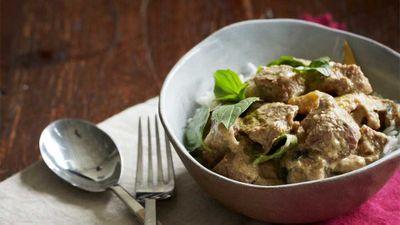 <a href="http://kitchen.nine.com.au/2017/03/30/10/01/green-curry-with-beef-eggplant-and-thai-basil" target="_top" draggable="false">Green curry with beef, eggplant and Thai basil</a>