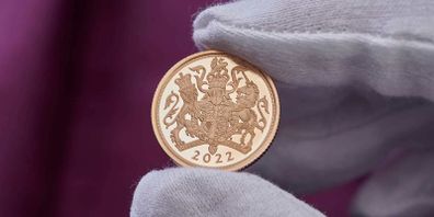 The Royal Mint unveils the 2022 Sovereign - the first coin in its Platinum Jubilee collection