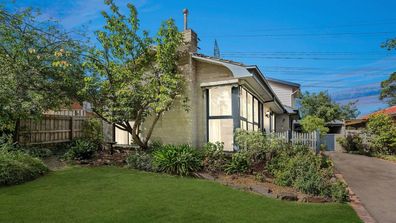 Australia property real estate auction results housing market mansion Sydney Melbourne 