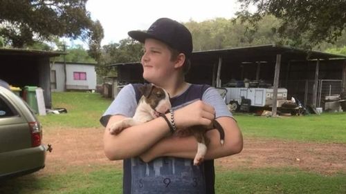 Angus est décédé après qu'un couteau a été enfoncé à 14 cm dans sa poitrine lors d'une bagarre avec les deux adolescents à Redcliffe au nord de Brisbane en mars 2020.