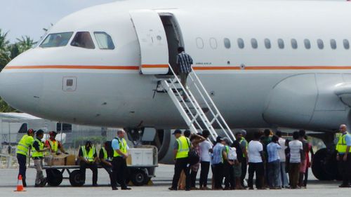 Government dismisses 'VIP asylum seeker flights' claims