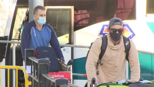 Aussie cricketers exit Sydney airport, bound for quarantine after leaving India.