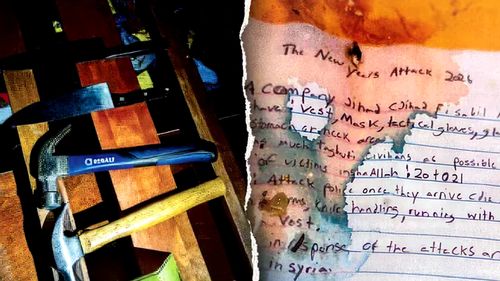 Durante um mandado de busca executado na casa de Sturdivant, agentes do FBI encontraram martelos e facas escondidos debaixo de sua cama.