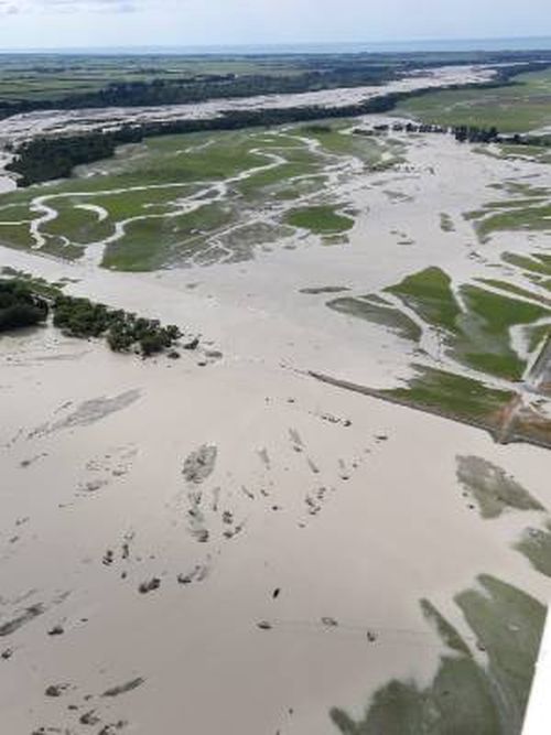 Several people are believed to be stranded after severe storms caused flooding and landslides across New Zealand's South island and North Island over the weekend.