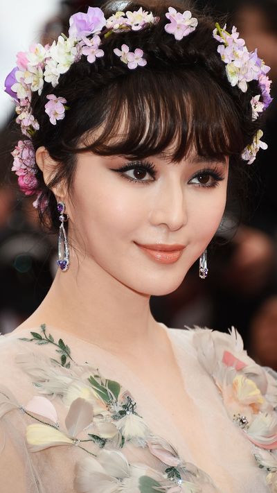 <p><strong>Fan Bingbing</strong> debuted a fringe, which we have to assume is faux.</p>