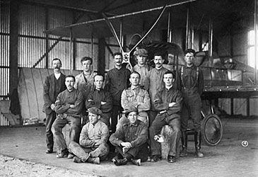 When was the RAAF's predecessor, the Australian Aviation Corps, formed?
