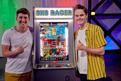 Sk8 Racer | 80s Arcade Challenge