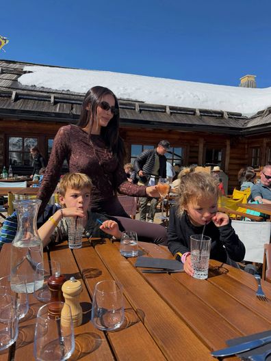 Indy Clinton and children