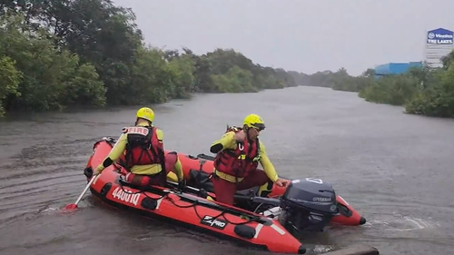 Reports woman swept away in Townsville floodwaters amid pouring rain