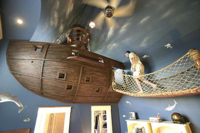 Ultimate Pirate Ship bedroom