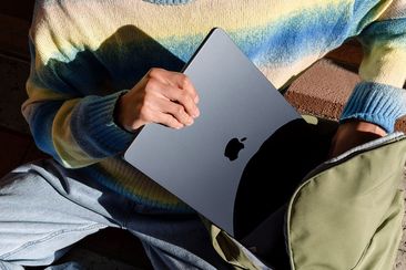 9PR: Apple laptop on sale