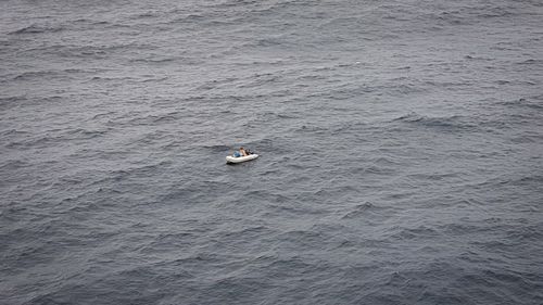 The brothers ran out of fuel off the Ningaloo reef, their boat dragged out into the open sea. (9NEWS)