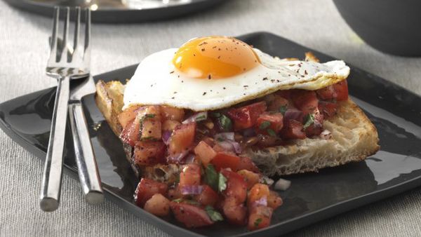 Spicy eggs on Turkish toast