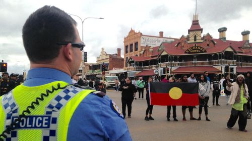 Protesters have taken to the streets in Kalgoorlie after the death of a 14-year-old boy. (Rebecca Johns/9NEWS)