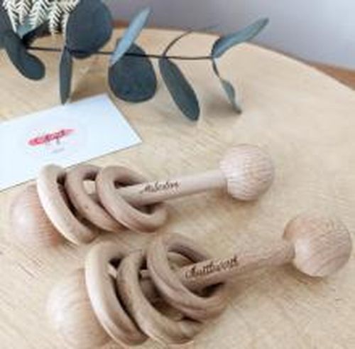 The Gigil Wooden Dumbbell Rattle made of beechwood has been recalled.