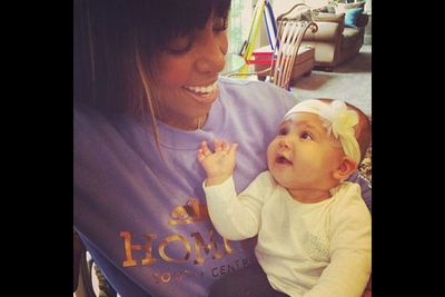 @kellyrowland: "Meeting my little angel Jordan @lilbuddyreeves for the 1st time!! These delicious cheeks! #inlove."