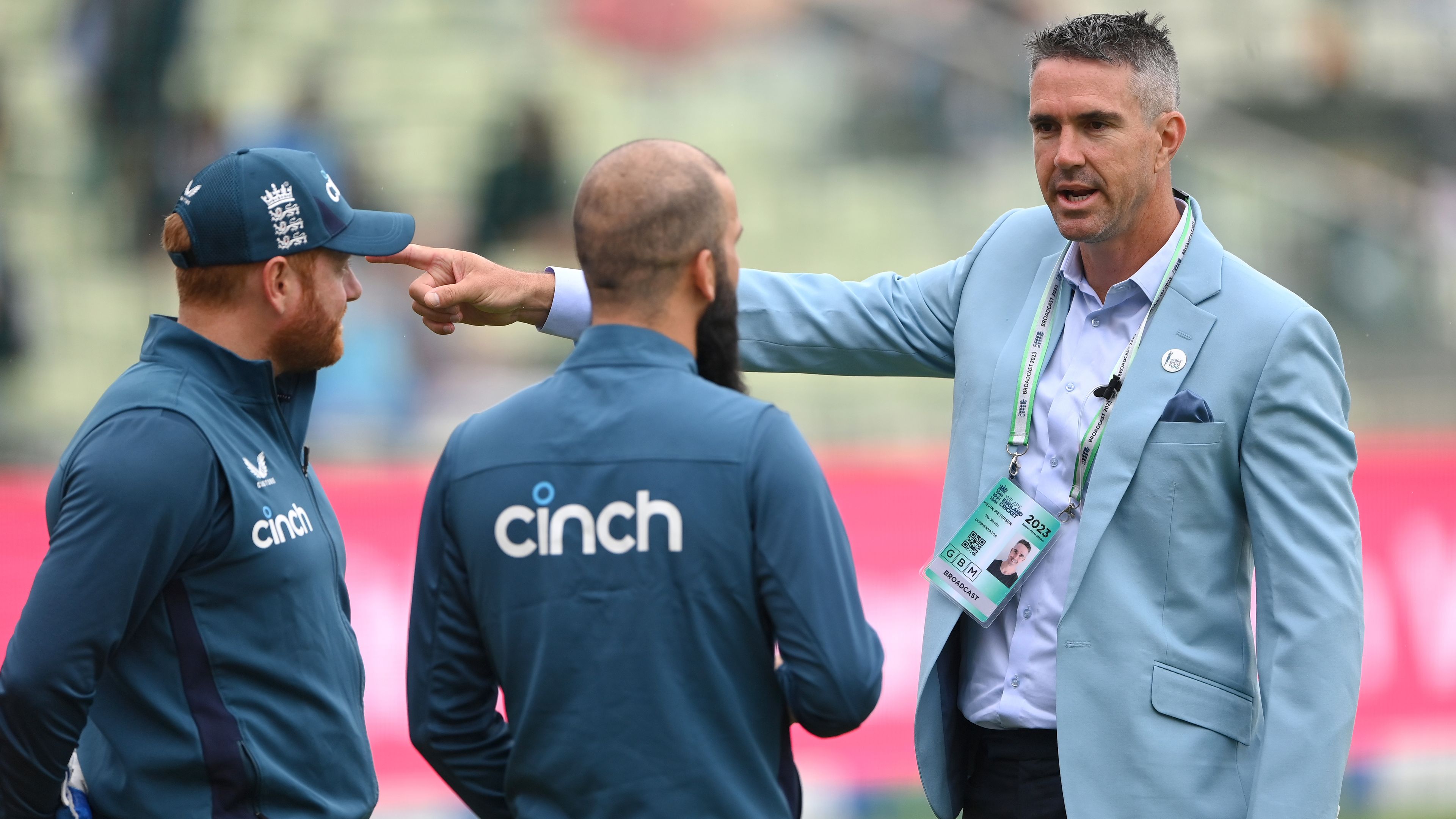 Kevin Pietersen chats to Moeen Ali and Jonny Bairstow of England.