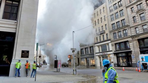 Steam billows on New York's Fifth Avenue. (AAP)