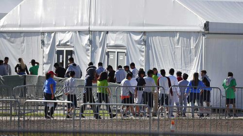 Migrant children in US custody are kept in unsanitary conditions, a judge has decreed.