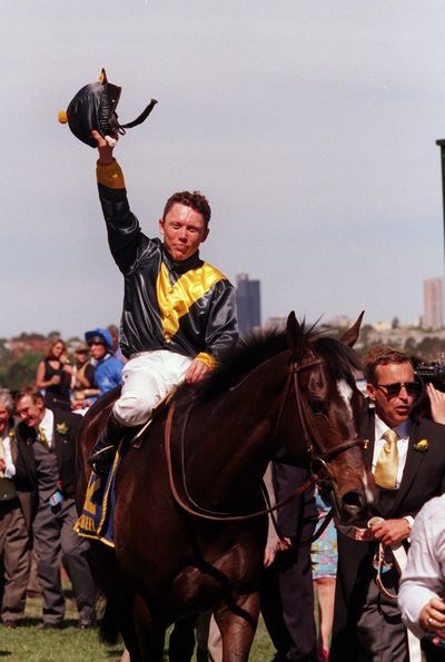 Chris Munce brings 1998 Melbourne Cup winner Jezabeel back to scale