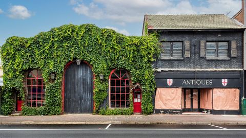 Bowral's landmark Lancelot Hill Antiques a hit with potential buyers historic southern highlands sale