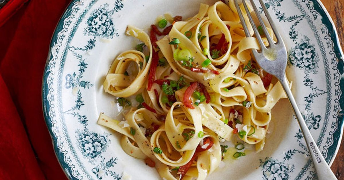 Tagliatelle with bacon, anchovies and thyme - 9Kitchen