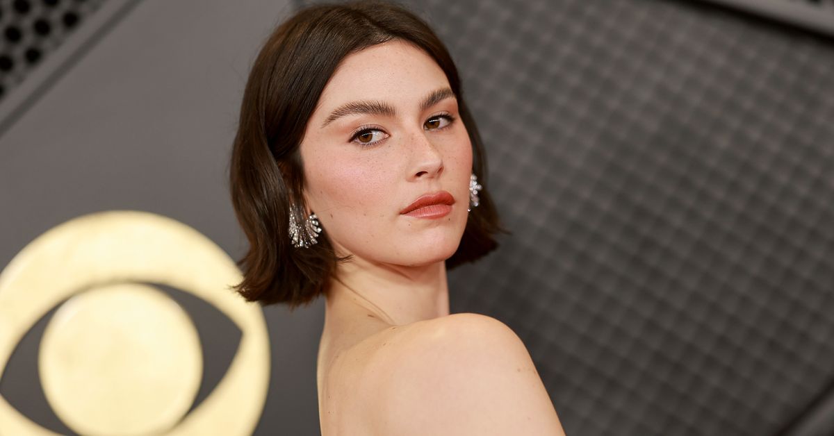 Singer Gracie Abrams addresses romance rumours with actor Paul Mescal ...