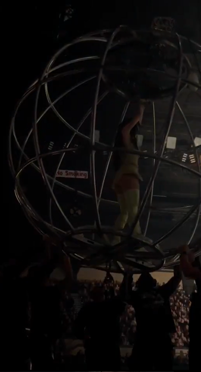 Katy Perry stage malfunction in Adelaide