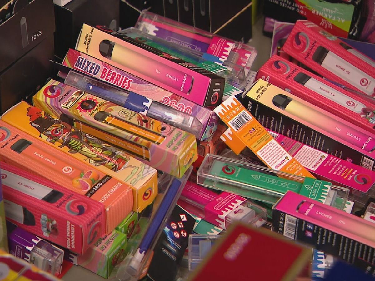 Vaping news: Australian convenience stores still illegally selling vapes,  study finds