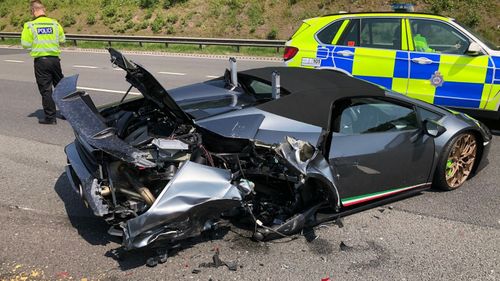 Um Lamborghini virou pedaços após sofrer falha mecânica, 20 minutos depois de ser comprado