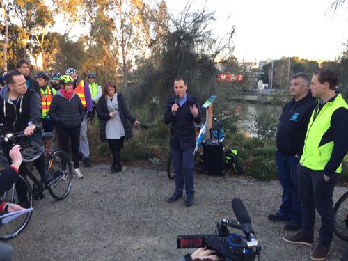 Mayor of Stonnington Steve Stefanopolous spoke prior to the 7am ride, calling for the removal of parking on Chapel Street. (Twitter: Bicycle Network)