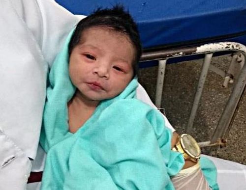 Brazilian police say a newborn girl miraculously survived after being buried alive for seven hours in the central state of Mato Grosso.